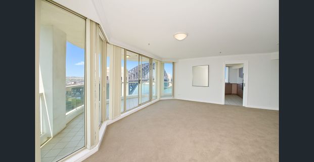 Luxury harbourside living with breathtaking Sydney Harbour view - Photo 1
