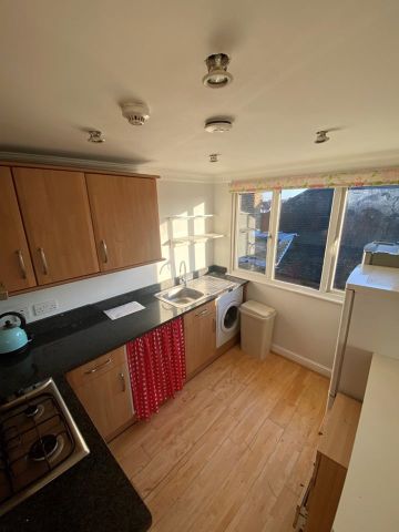 2 Bed Flat, Gunnersbury Avenue, W5 - Photo 2