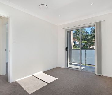 Spacious duplex home... - Photo 2