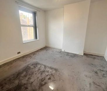 2 bedroom semi-detached house to rent - Photo 6