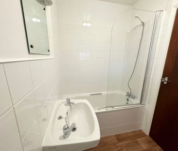 Augustine Way, Chelmsford, CM3 - Photo 3