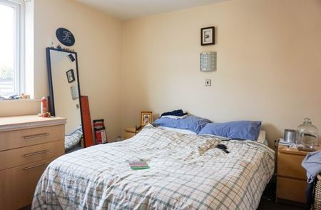 1 Bedroom Headingley Rise - Photo 2