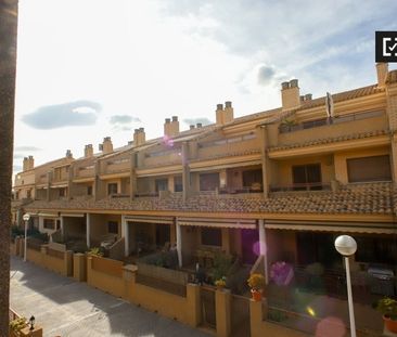 valencia, Valencian Community 46035 - Photo 3
