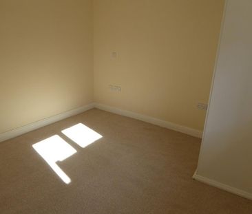 2 bedroom detached bungalow to rent - Photo 3