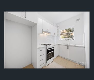 Light and Bright Apartment Close to Transport and Beach - Photo 2