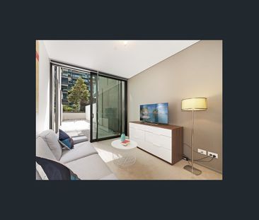 Bills included + Fully furnished studio with a private courtyard - Photo 1
