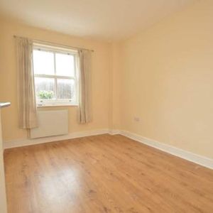 1 bedroom property to rent in Addlestone - Photo 2