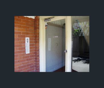 Handy Location - Photo 6