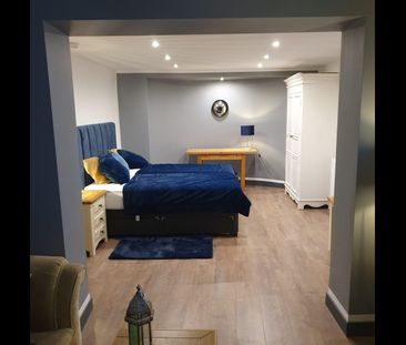 Room in a Shared House, Prestwich, M25 - Photo 5