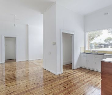 Charming 1-Bedroom Unit with Original Features in Glenelg East - Photo 5