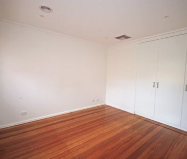 Spacious 2 Bedroom Unit with Heating / Cooling & Lu Garage - Photo 3