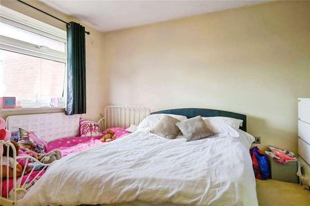 Fleetham Gardens, Lower Earley, Reading, Berkshire, RG6 - Photo 3