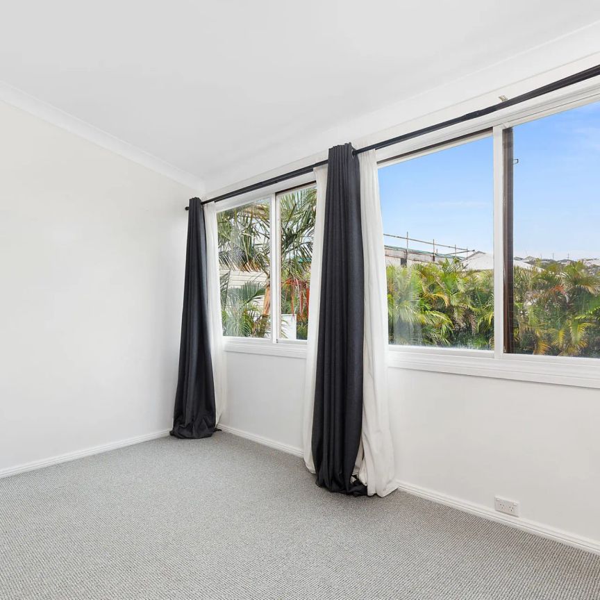 49 Griffin Road, North Curl Curl. - Photo 1