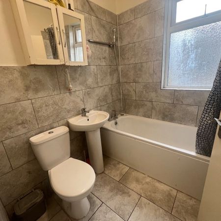 Room in a Shared House, London, N17 - Photo 4