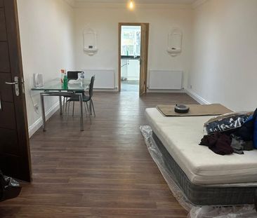 3 Bed Semi-Detached House, Sandhurst Drive, IG3 - Photo 1