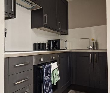 1 Bed Flat, Windsor Court, BN1 - Photo 1