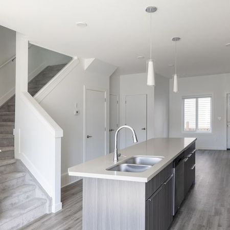 Edmonton Unfurnished townhouse Rental in West Jasper Place - Stunning Boutique Townhome located in West Jasper Place - Photo 3