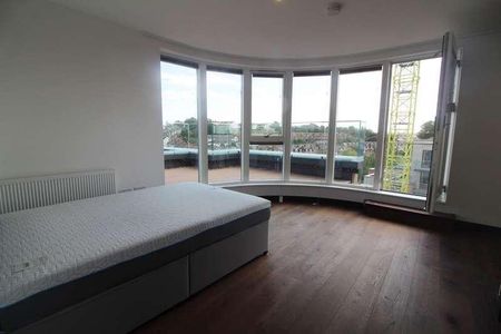 Riverside View, Berkeley Avenue, Reading, RG1 - Photo 2