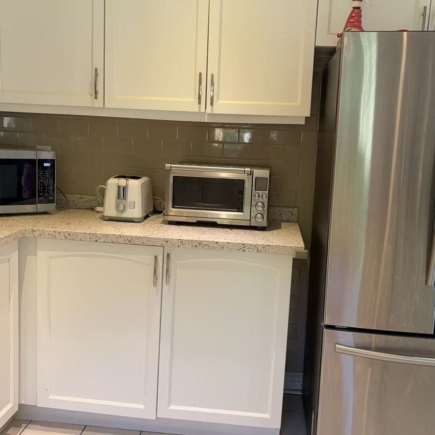 For Lease - 3153 Colonial Drive Unit# Bedroom C with Ensuite, Mississauga, Ontario - Photo 1