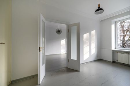 Metro, kamienica, po malowaniu - Photo 4