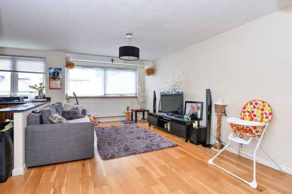 Woburn Court, South Woodford, E18, Property for rent - Photo 1