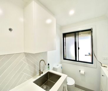 Cozy & Light Filled Family Home - Photo 4