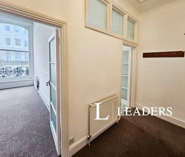 2 bedroom apartment to rent Palmeira Avenue, Hove - Photo 2