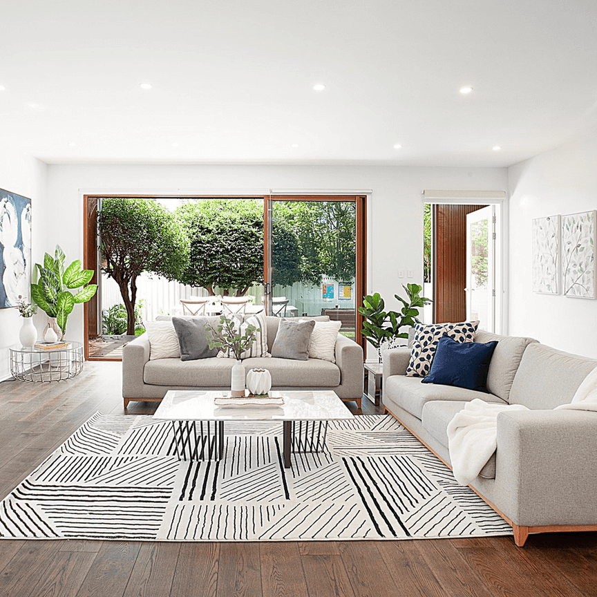 FURNISHED CONTEMPORARY DESIGNER HOME IN PRIME BEACHSIDE CUL-DE-SAC! - Photo 1