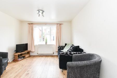 4 bedroom detached house to rent - Photo 3