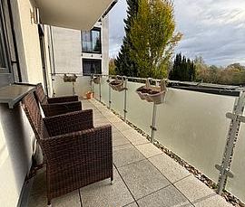 4-Zimmer-Stadtwohnung mit Aufzug, Einbauküche, 2 Balkone und Garage - Photo 1