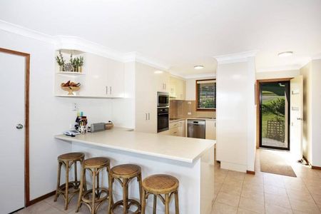 Stunning Waterfront Reserve Location - 6 Month Lease Only - Photo 2