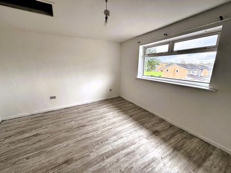 3 bedroom flat to rent - Photo 4