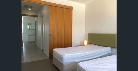 FURNISHED TWO BEDROOM FURNISHED APARTMENT WITH SEA AND MARINA VIEWS - $700.00 PER WEEK - Photo 3