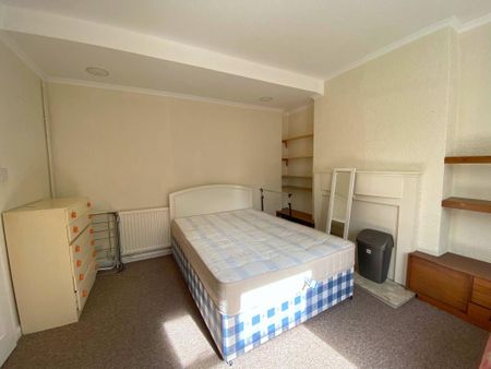 3 bedroom semi-detached house to rent - Photo 3