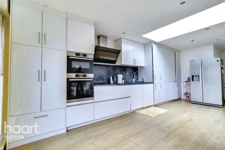 1 bedroom in a house share to rent - Photo 4