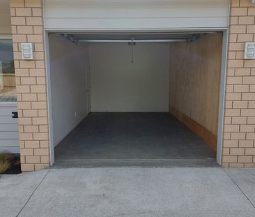 2 Bedroom in Rosehill - Photo 2