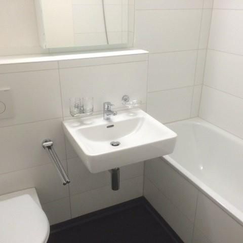 Moderne Dachwohnung nahe dem Stadtzentrum - Foto 1