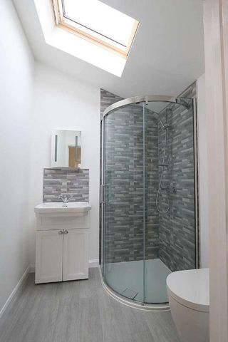 Woodview Road, Pangbourne. Quiet Location, Heart Of The Village, RG8 - Photo 2