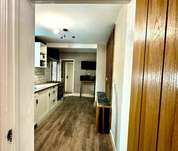 2 Bed Flat, Radstock Road, RG1 - Photo 4