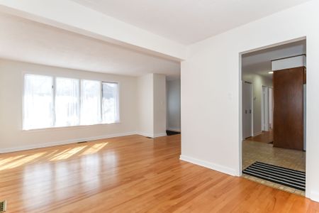 For Lease - 1867 Kingsdale Avenue, Blossom Park - Airport and Area, Ontario - Photo 4