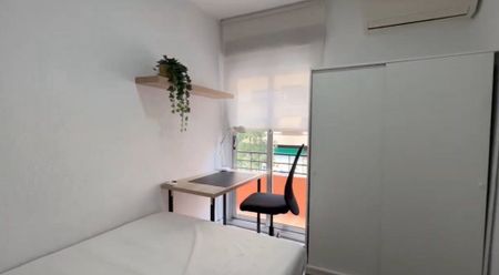 Avinguda de Peris i Valero, Valencia, Valencian Community 46004 - Photo 4