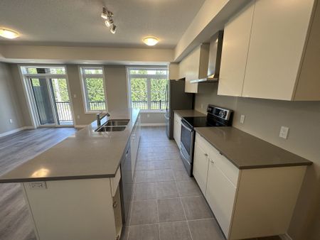 For Lease - 70 Thatcher Drive, Guelph, Ontario - Photo 4