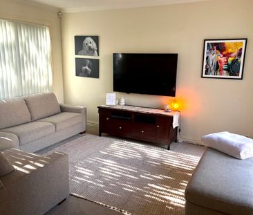 Double the Space, Double the Comfort: Two Lounges to Enjoy - Photo 2