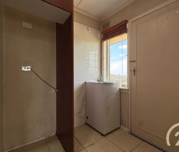 Spacious Home with Pool Moments from Liverpool CBD&excl; - Photo 1