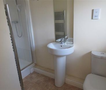 3 bedroom flat to rent - Photo 3