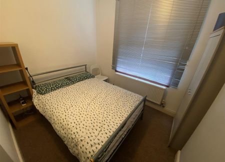 3 bedroom house - terraced to rent - Photo 2