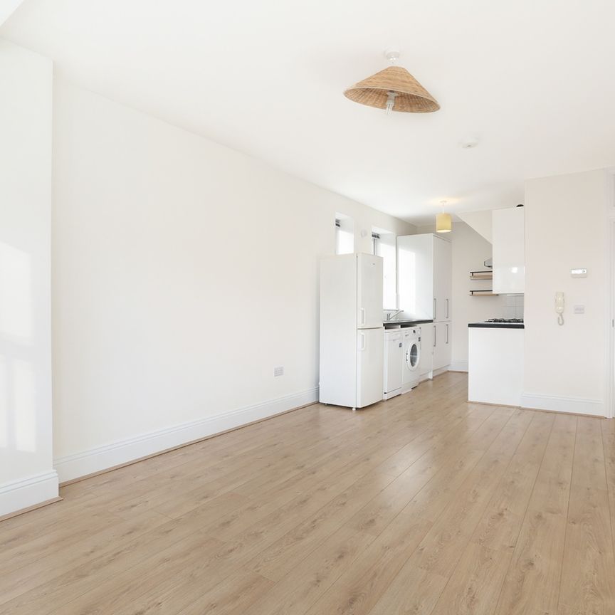 1 Bed Flat, Gordon Road, W5 - Photo 1