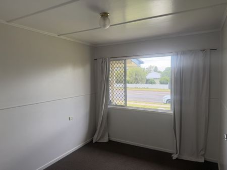 Tidy Home Close to Town and Park - Photo 2