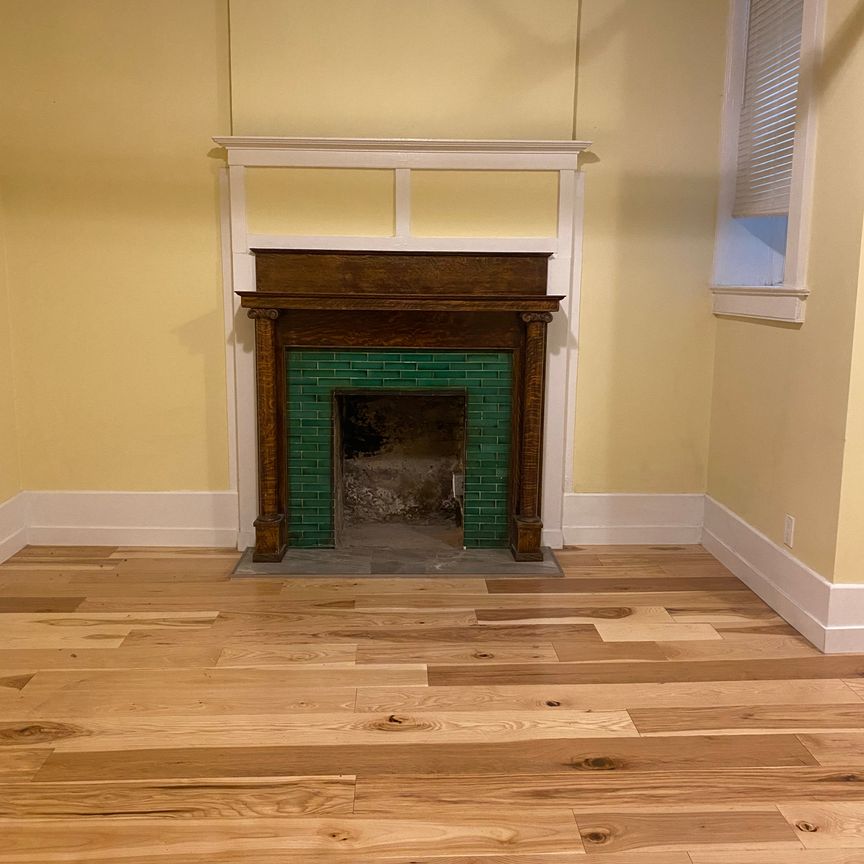 Charming One-Bedroom in Heritage Building – Available October 1, 2025 - Photo 1