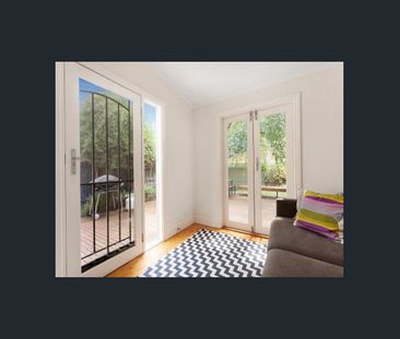 Cosmopolitan Living At It's Finest - Photo 2